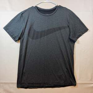 Nike Dri-FIT Swoosh Graphic Short Sleeve Training T Shirt Gray Mens Size Medium